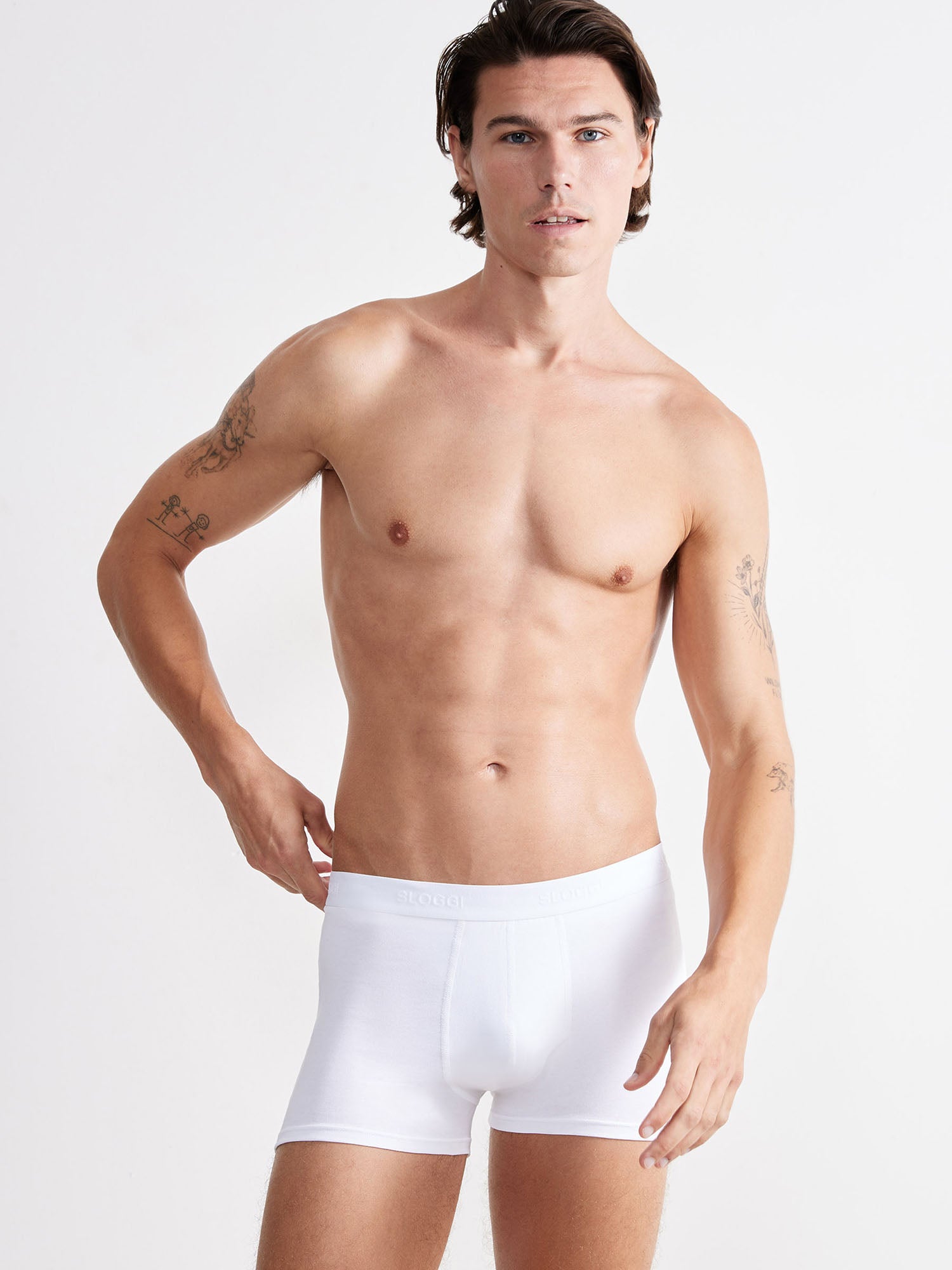 WHITE / 4