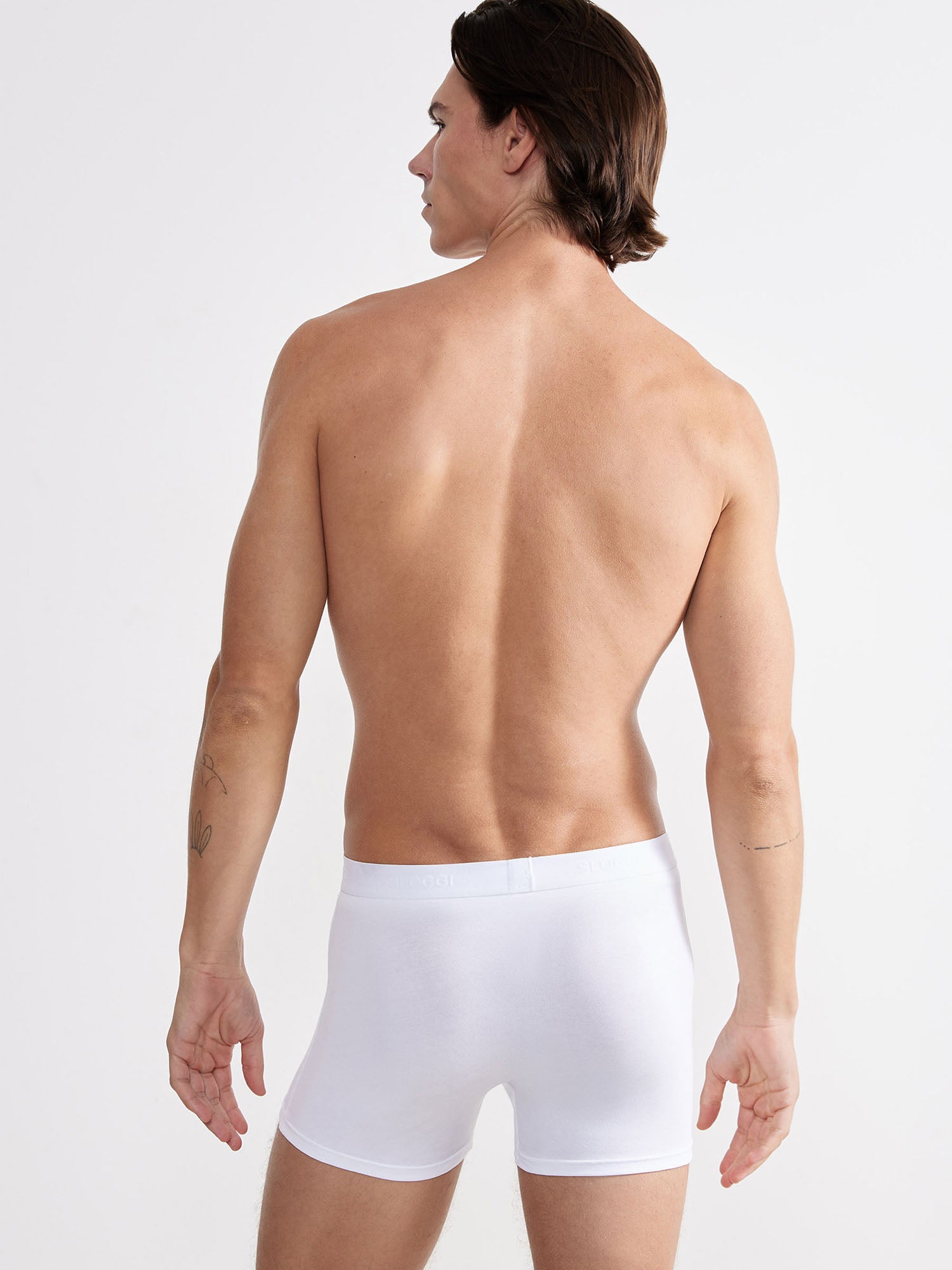 WHITE / 4