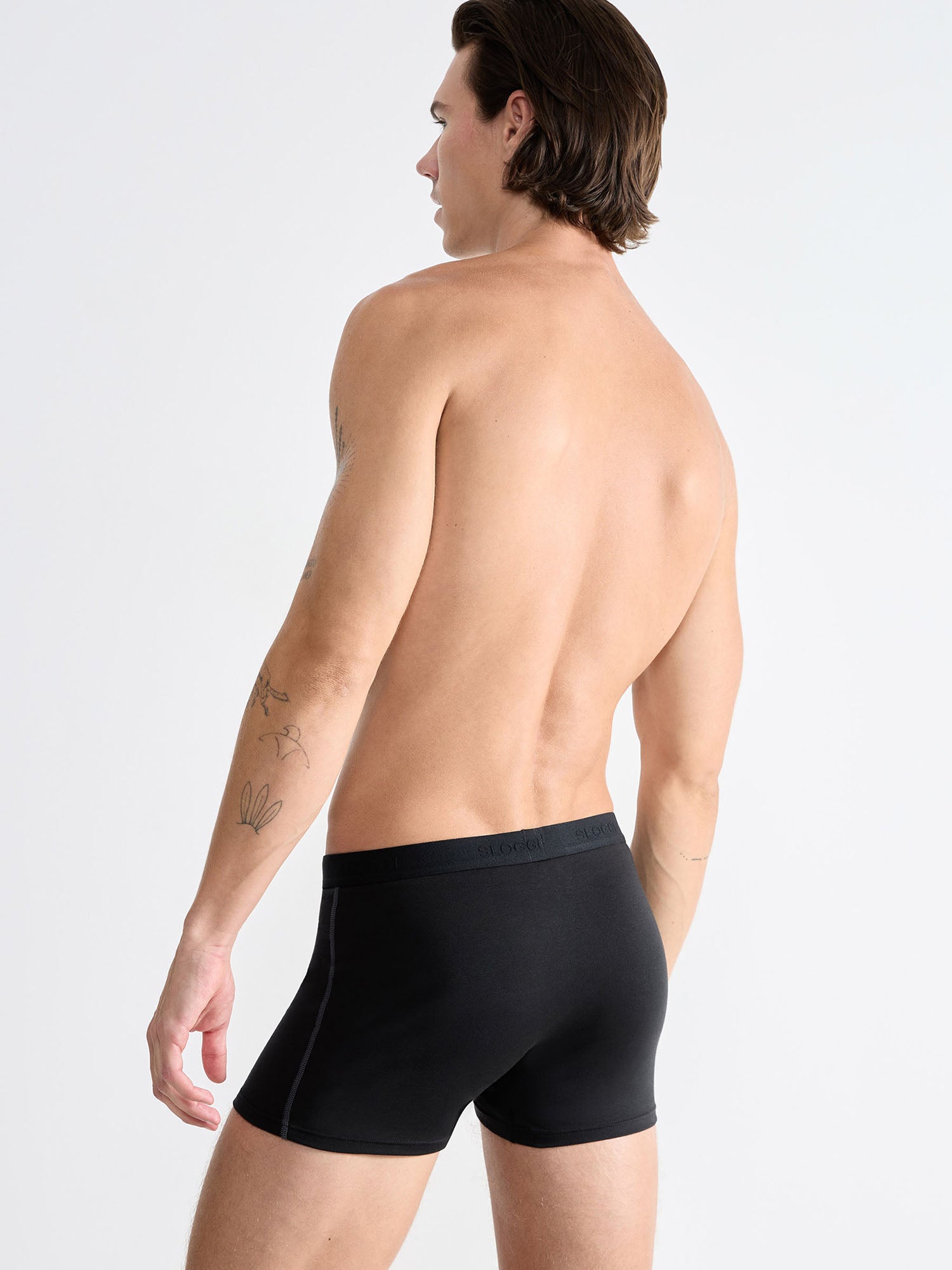 BLACK / 4