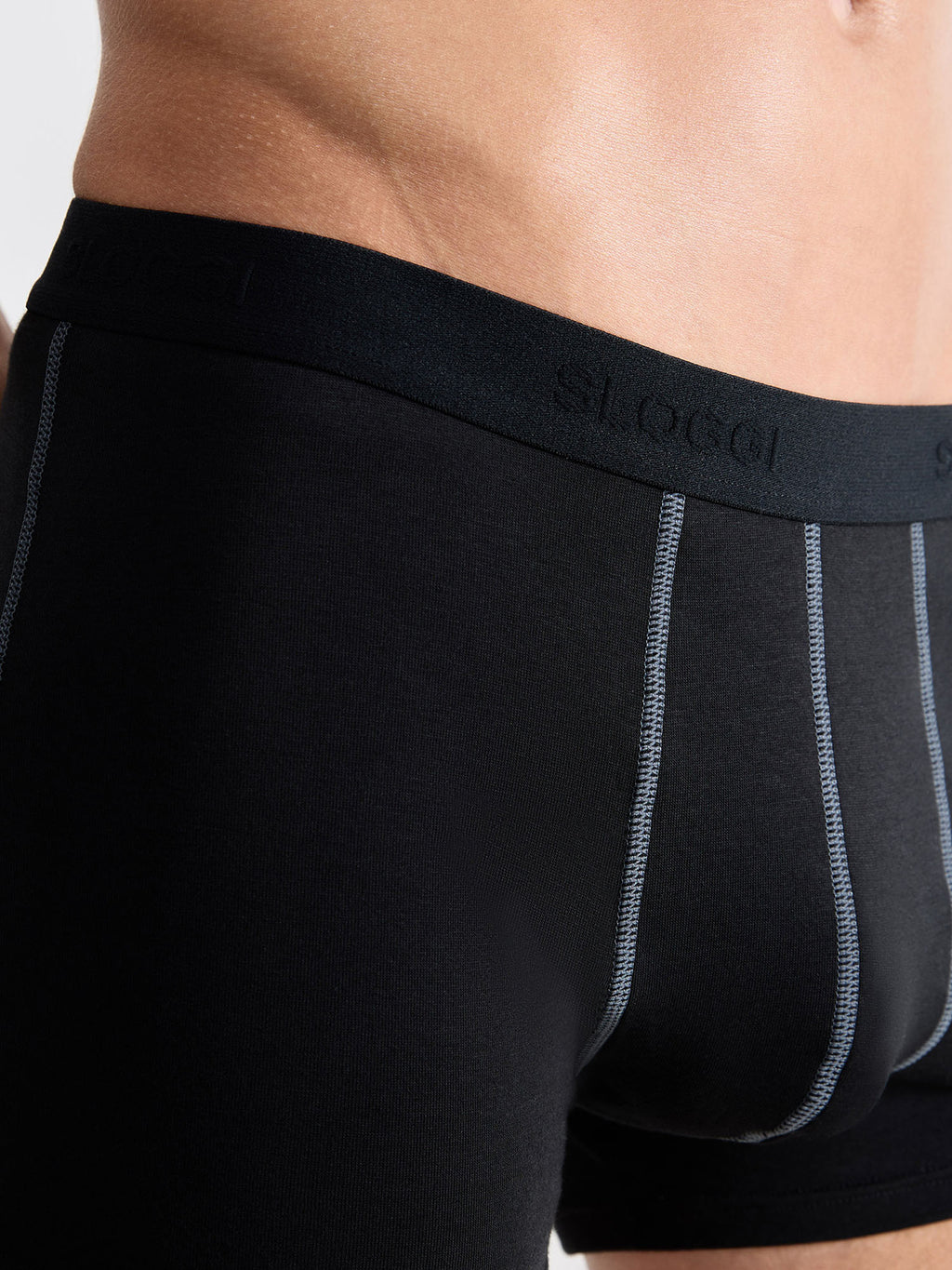 BLACK / 4
