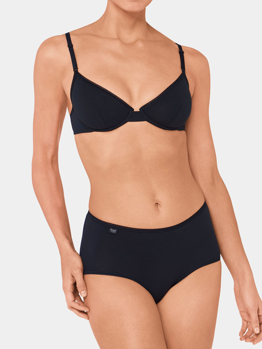 BLACK / 38