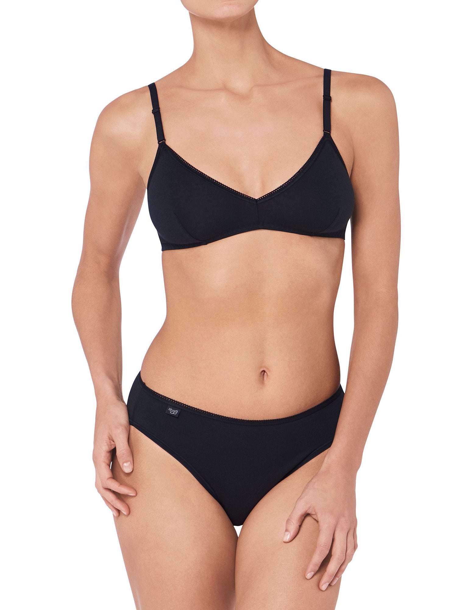 BLACK / 38