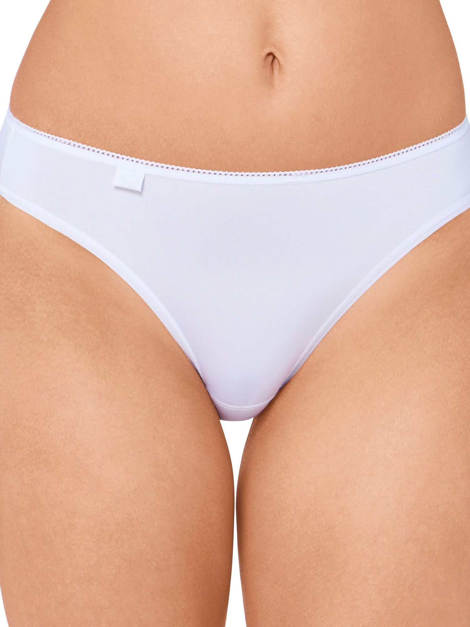 WHITE / 38