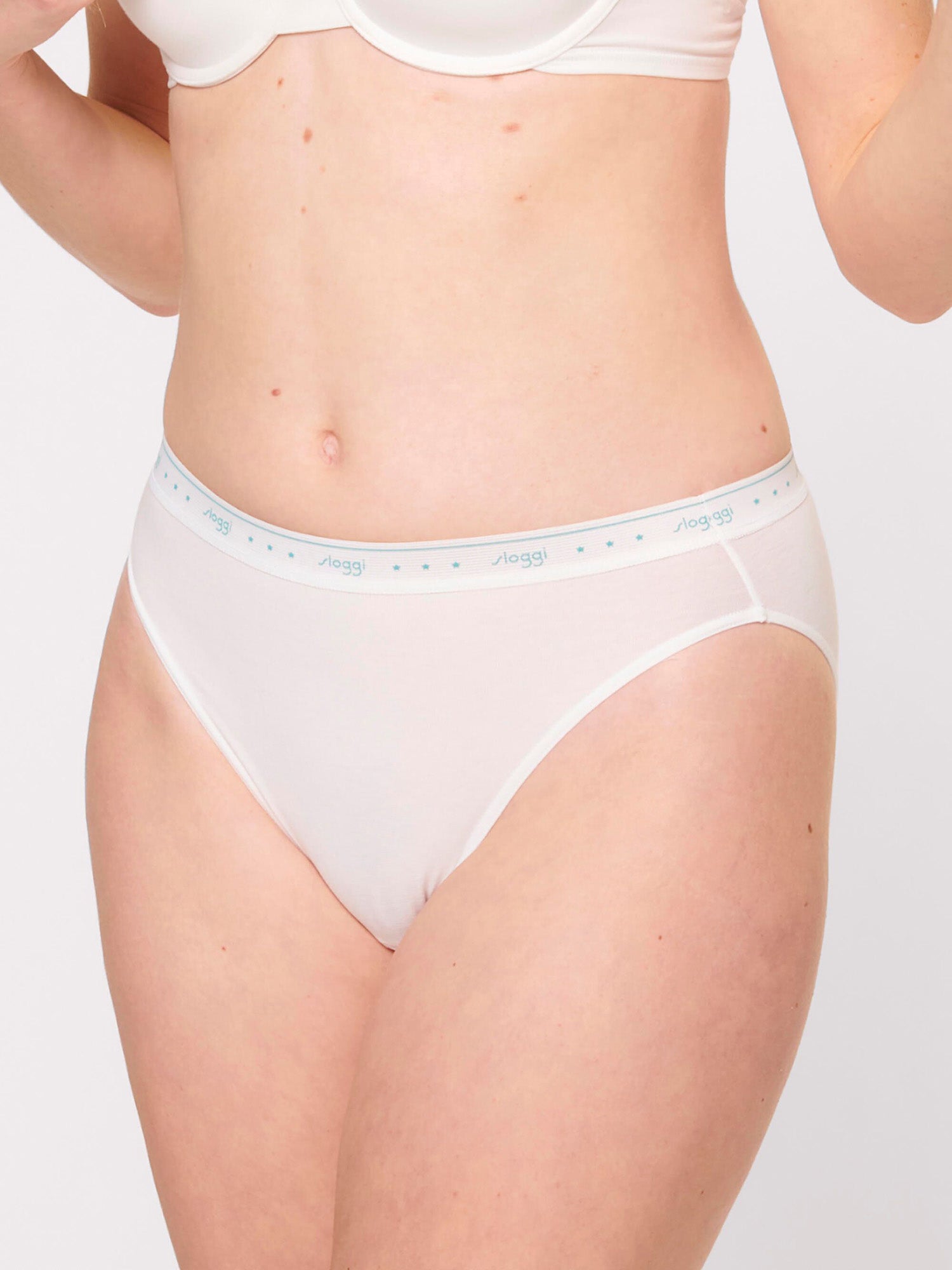 WHITE / 38