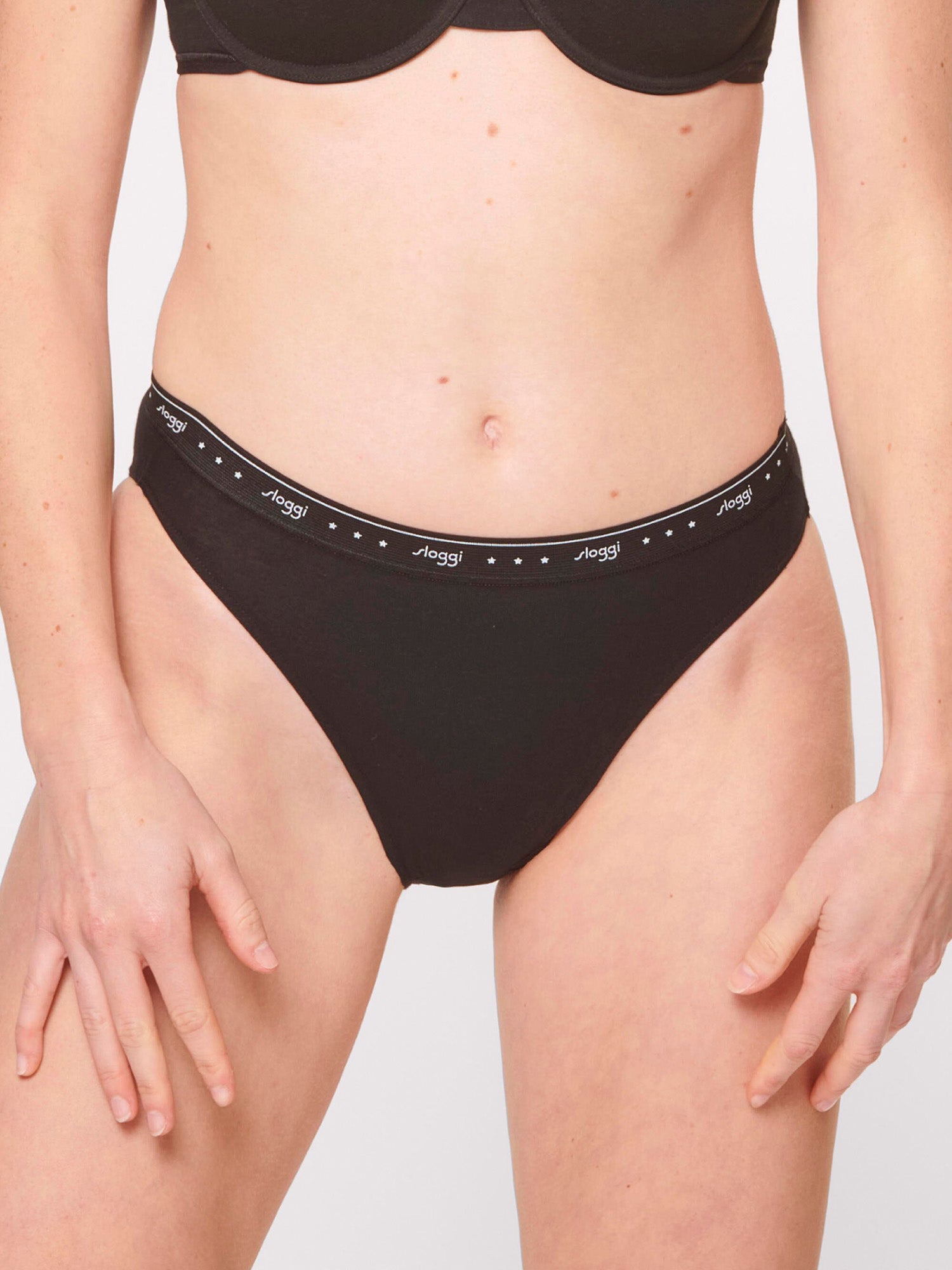BLACK / 38