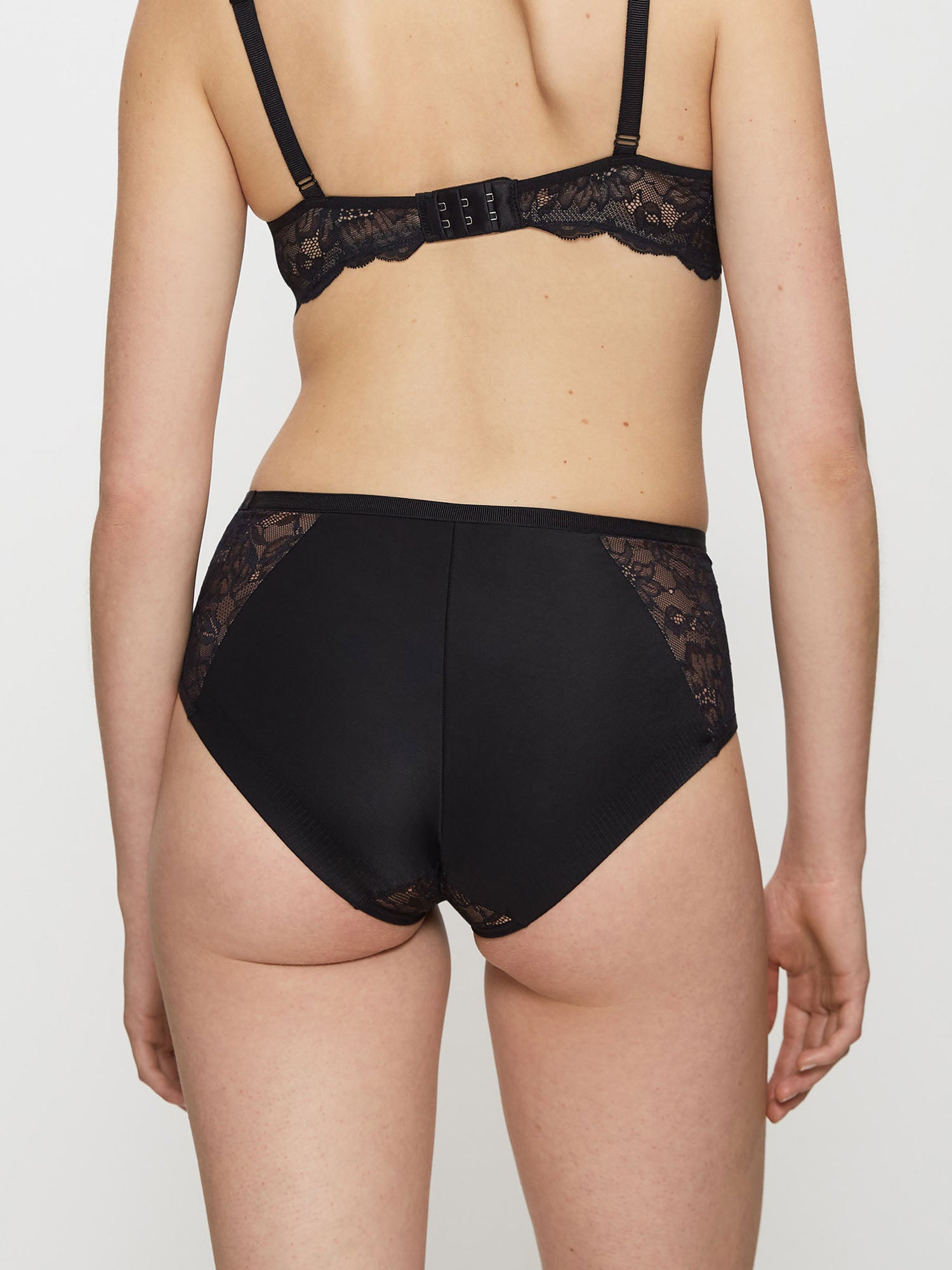 BLACK / 36