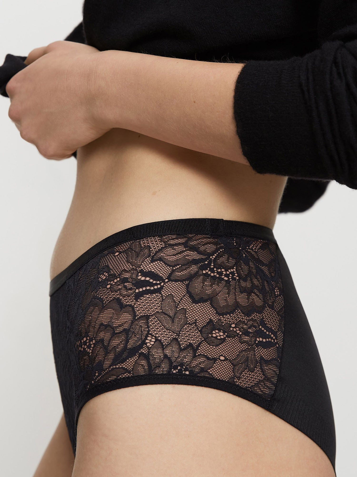 BLACK / 36