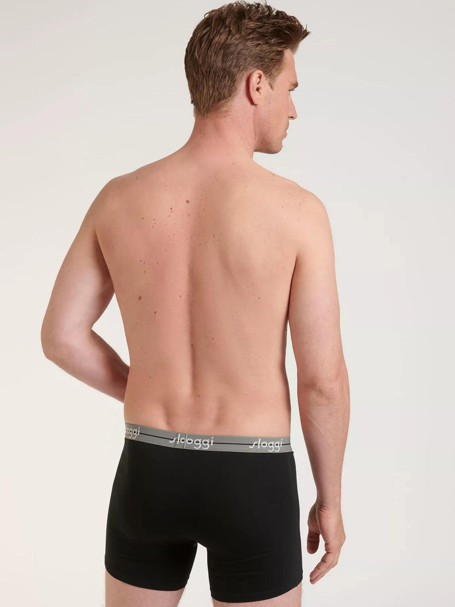 BLACK / 4