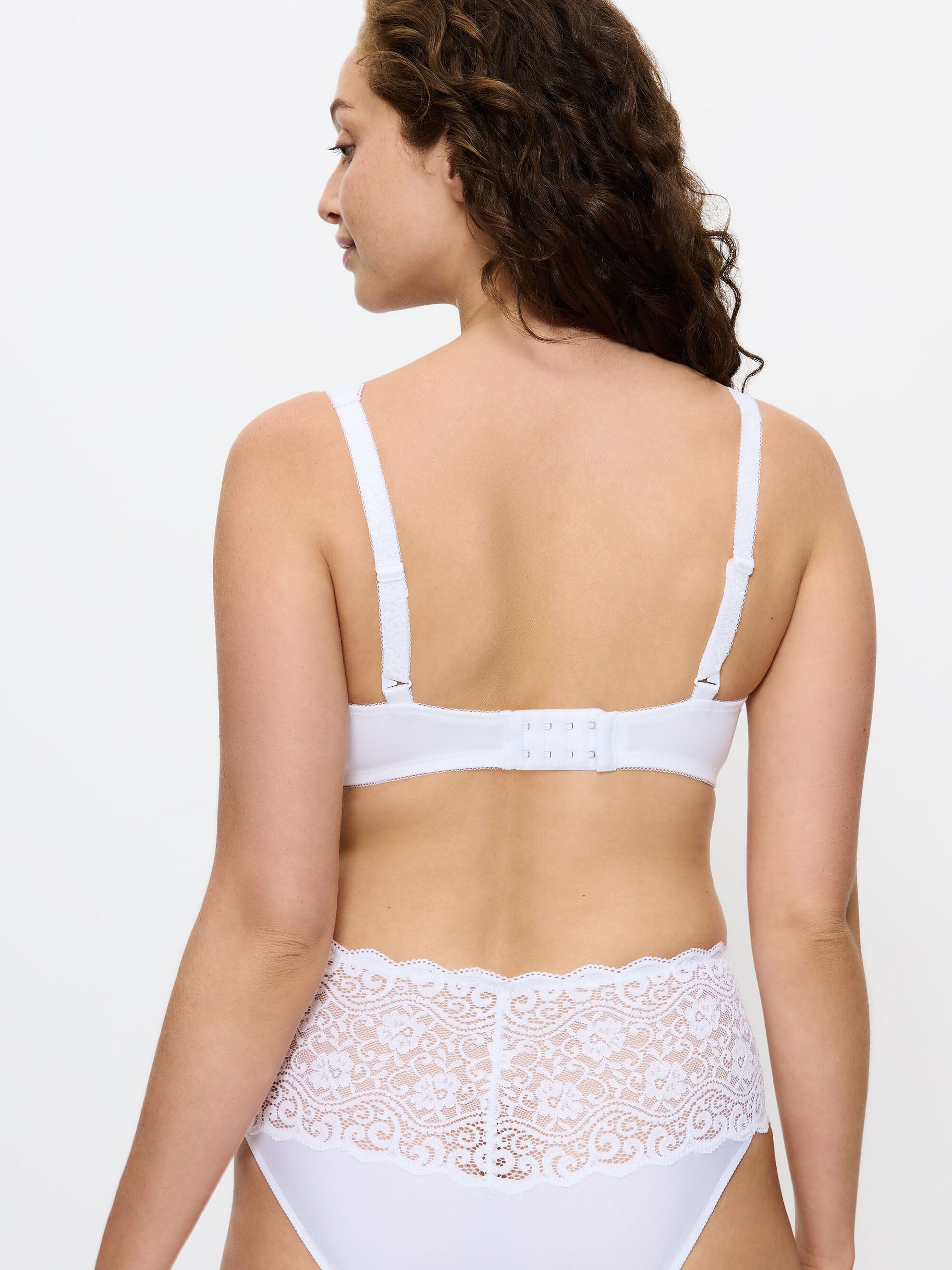 WHITE / 65 A