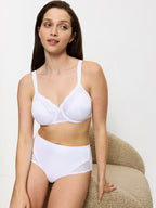 WHITE / 38