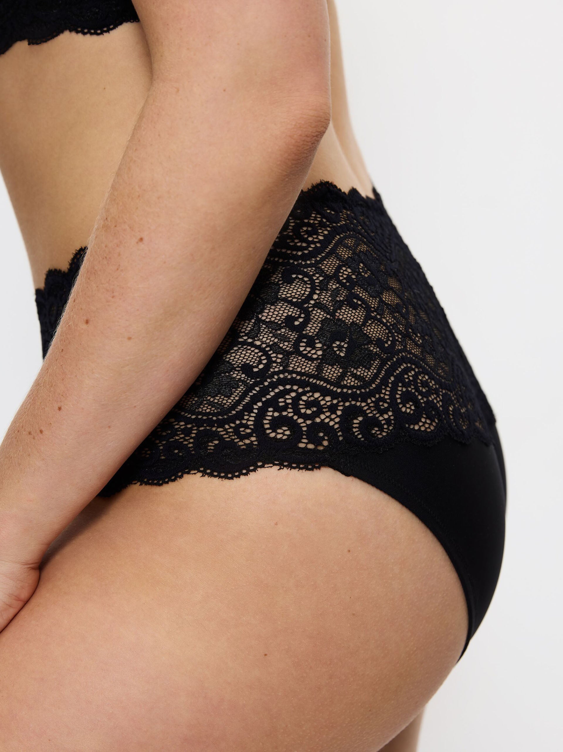 BLACK / 36