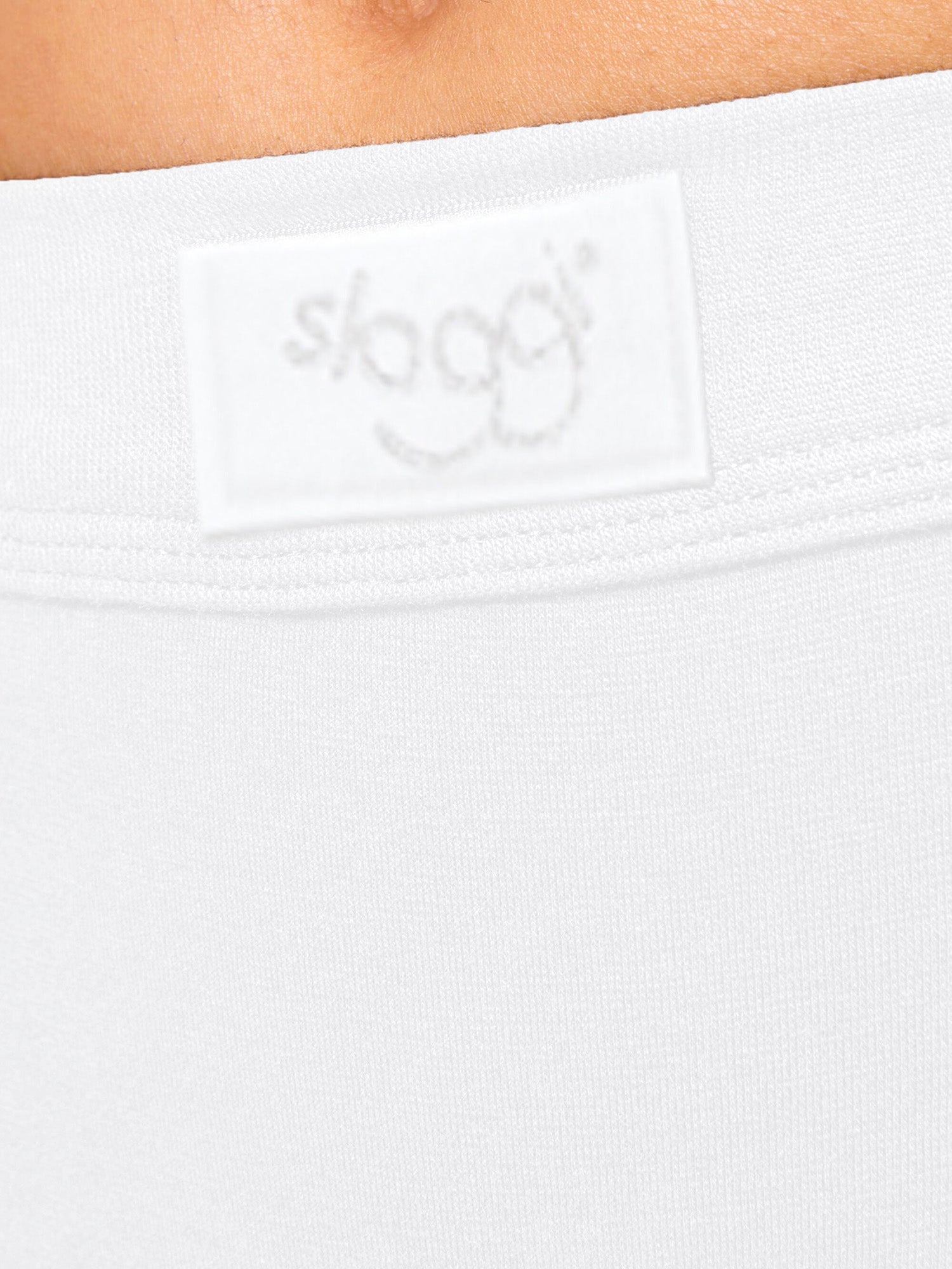 WHITE / 38