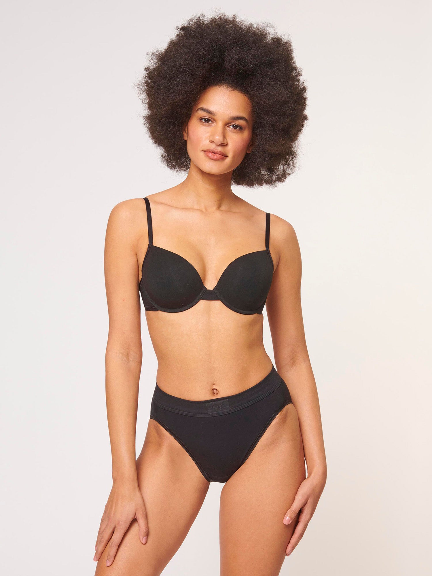 BLACK / 38