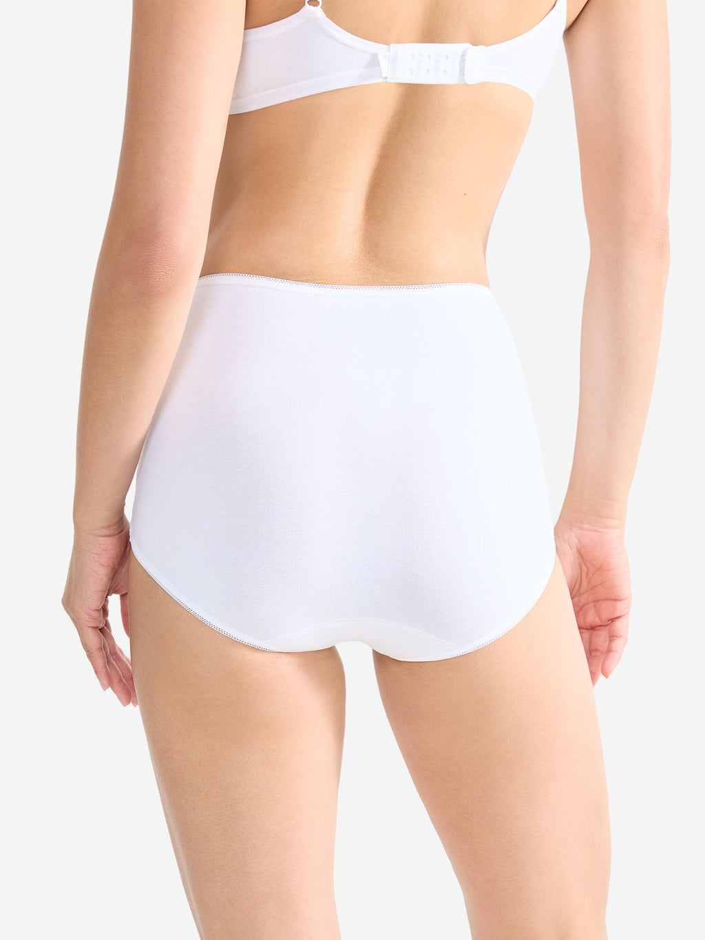 WHITE / L
