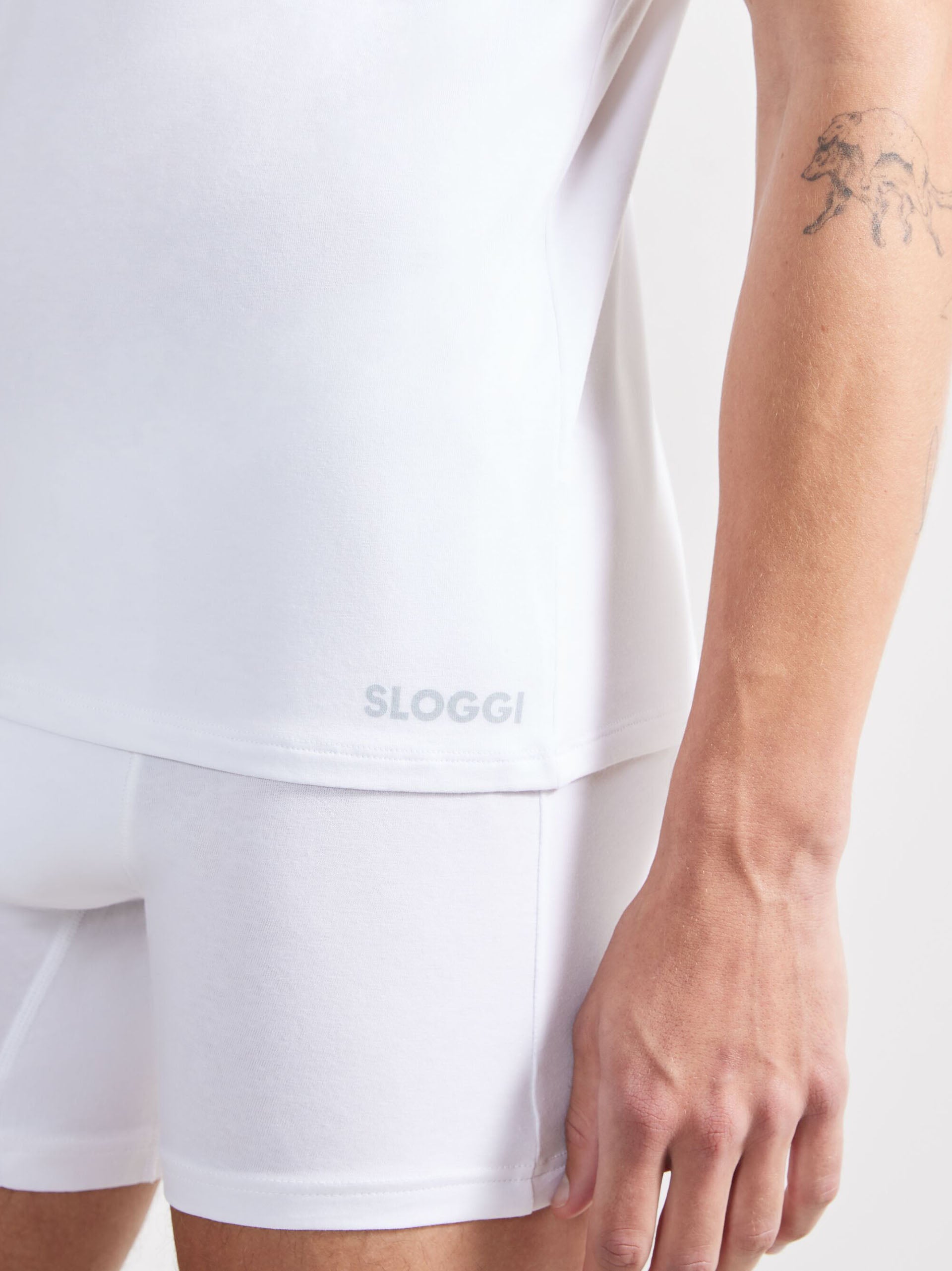 WHITE / L