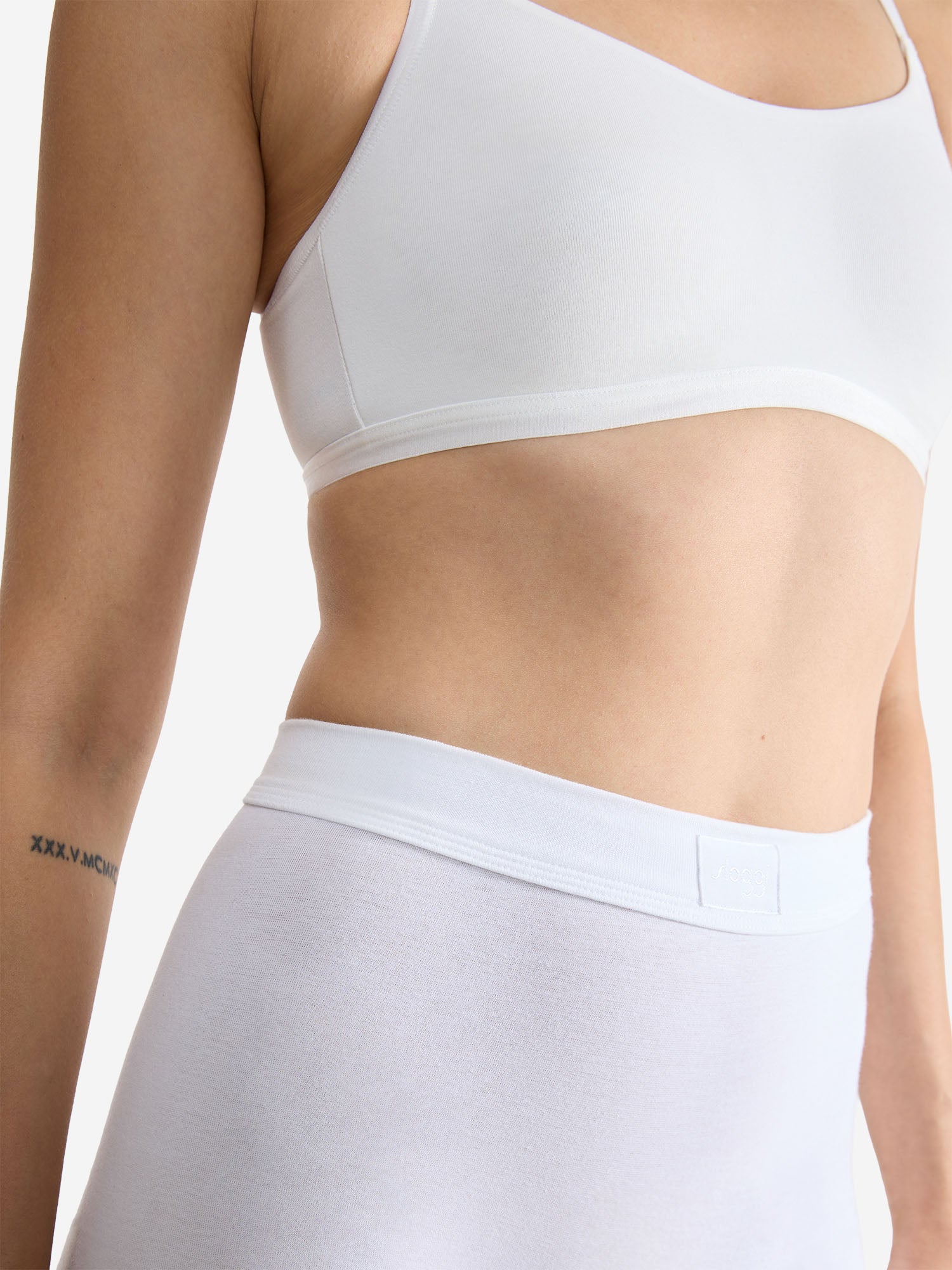 WHITE / 36