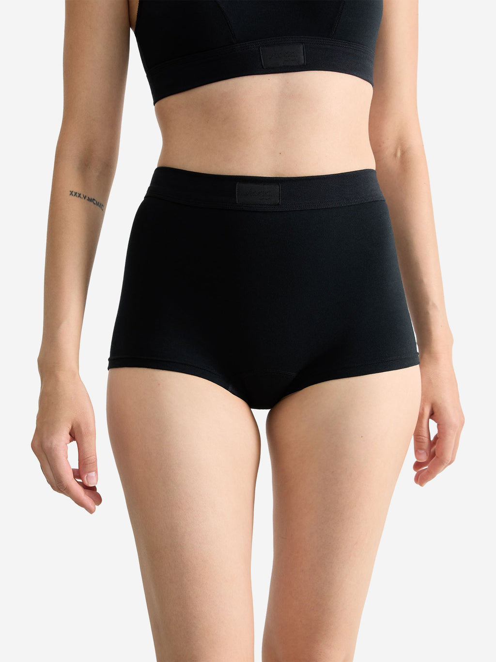 BLACK / 36
