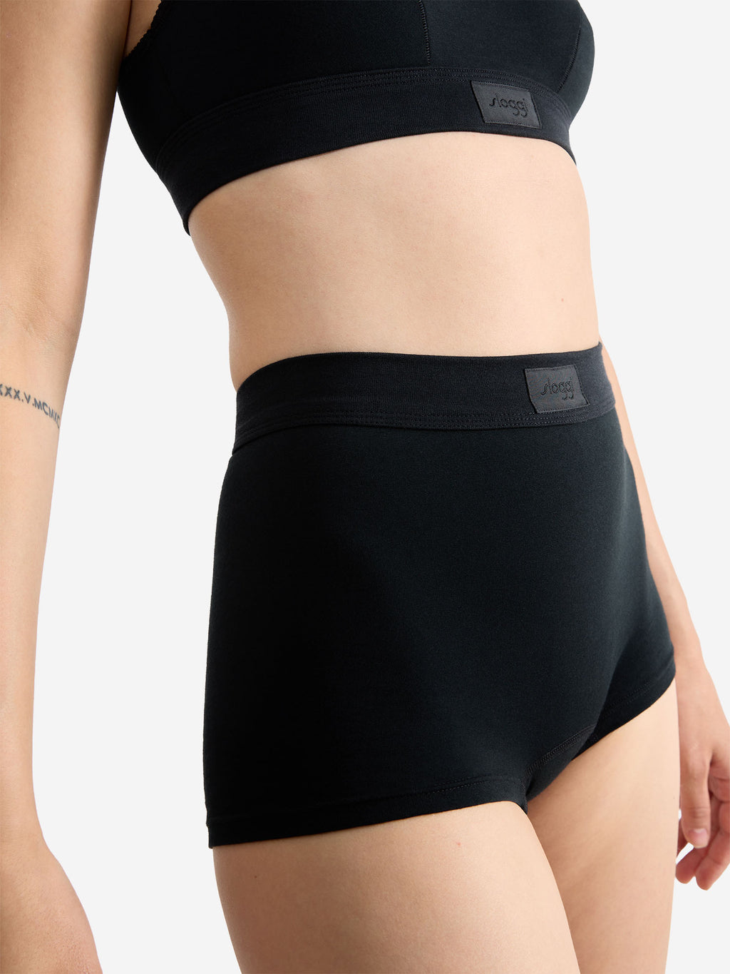 BLACK / 36
