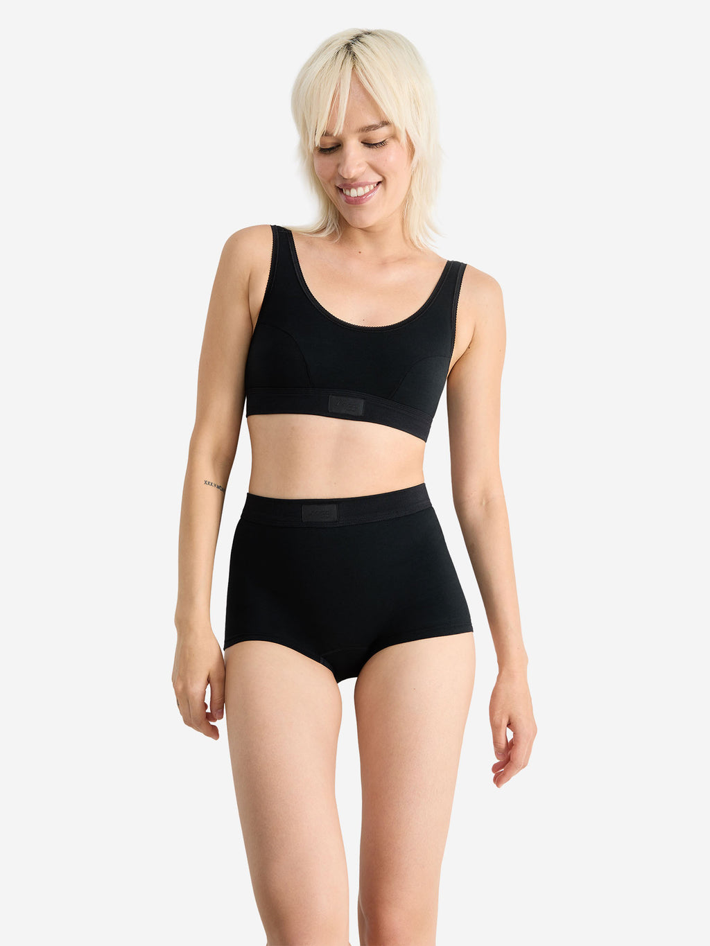 BLACK / 36