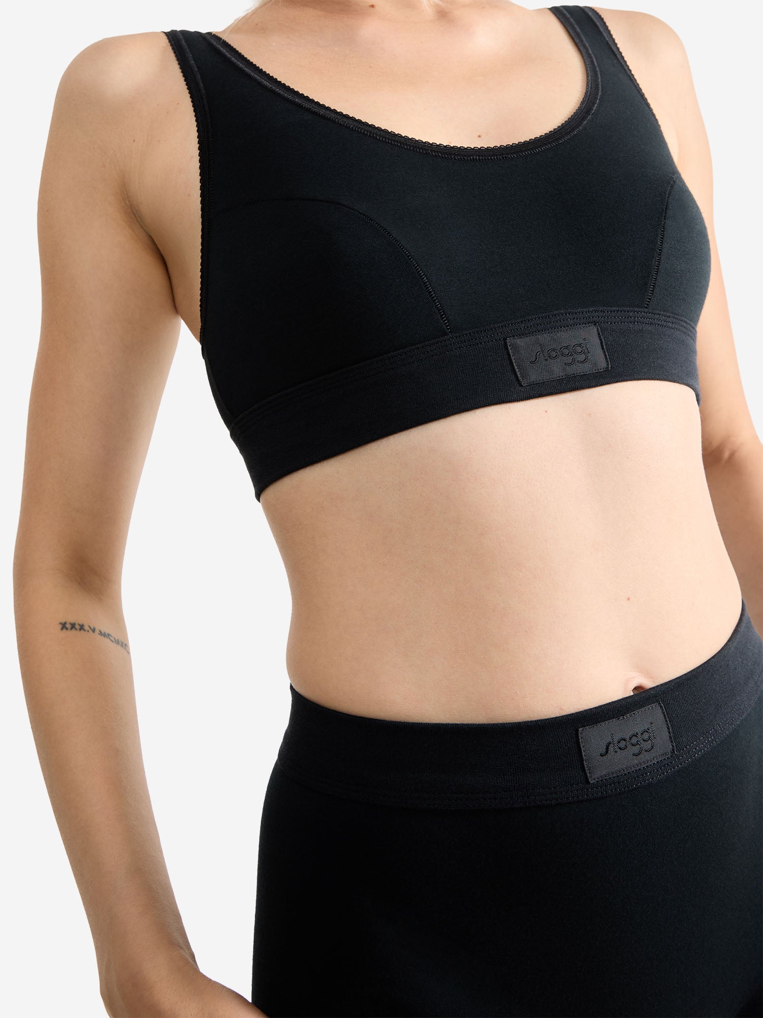 BLACK / 36