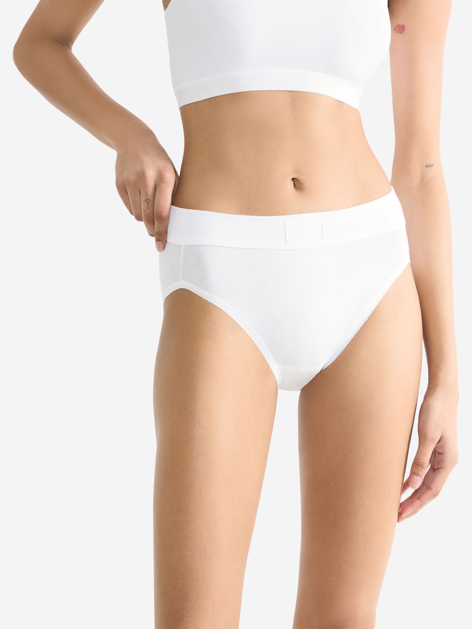 WHITE / 36