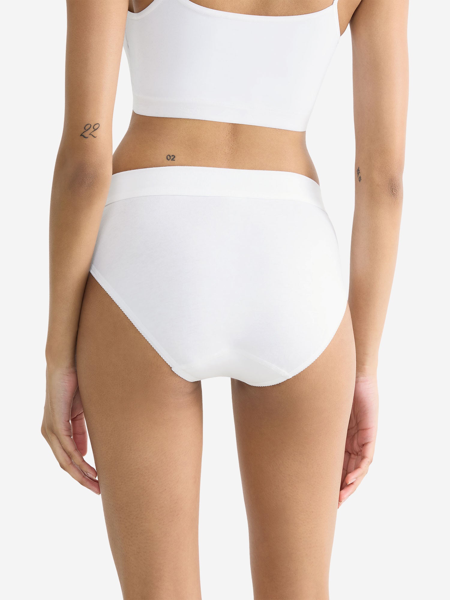 WHITE / 36