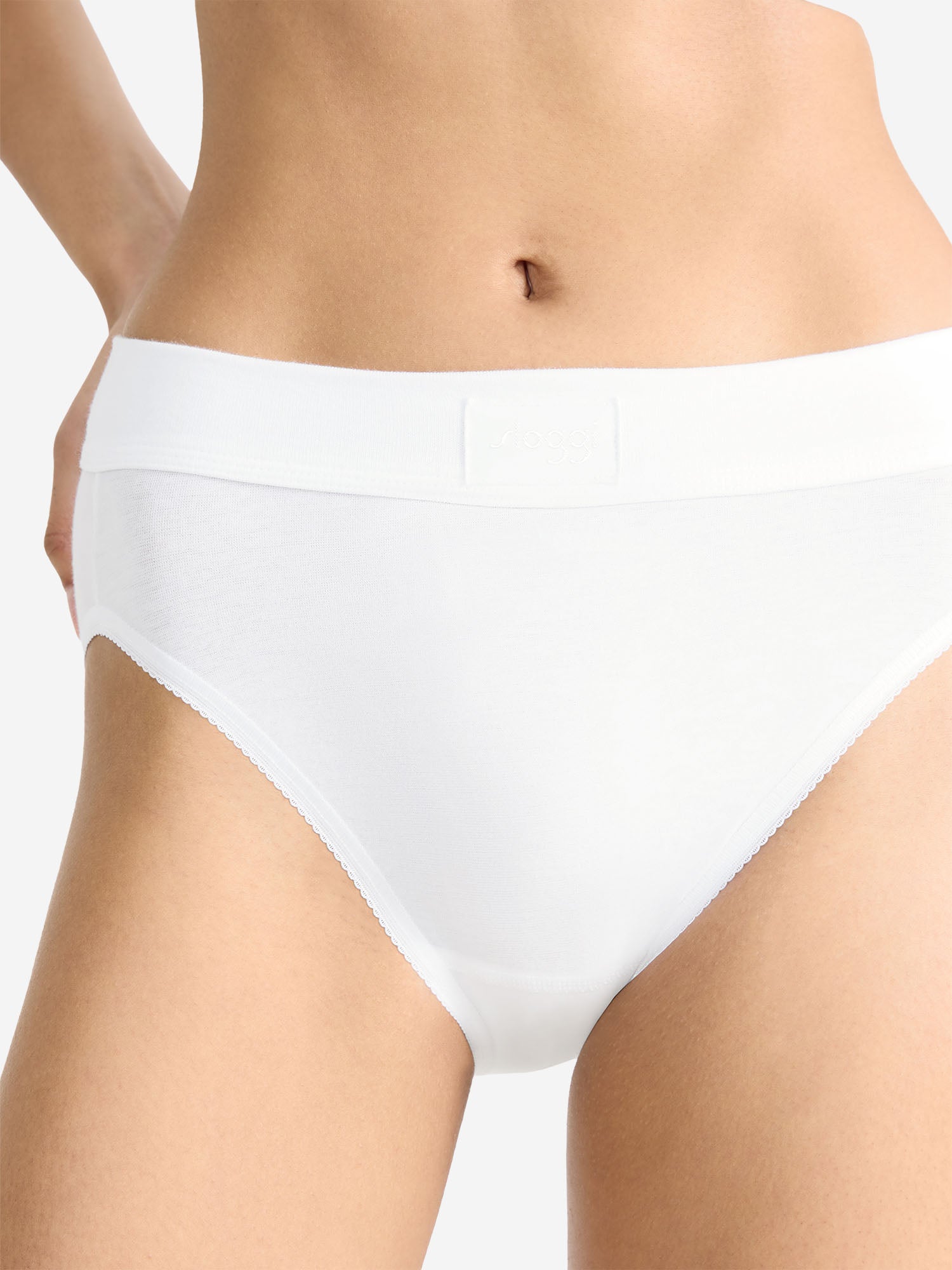 WHITE / 36