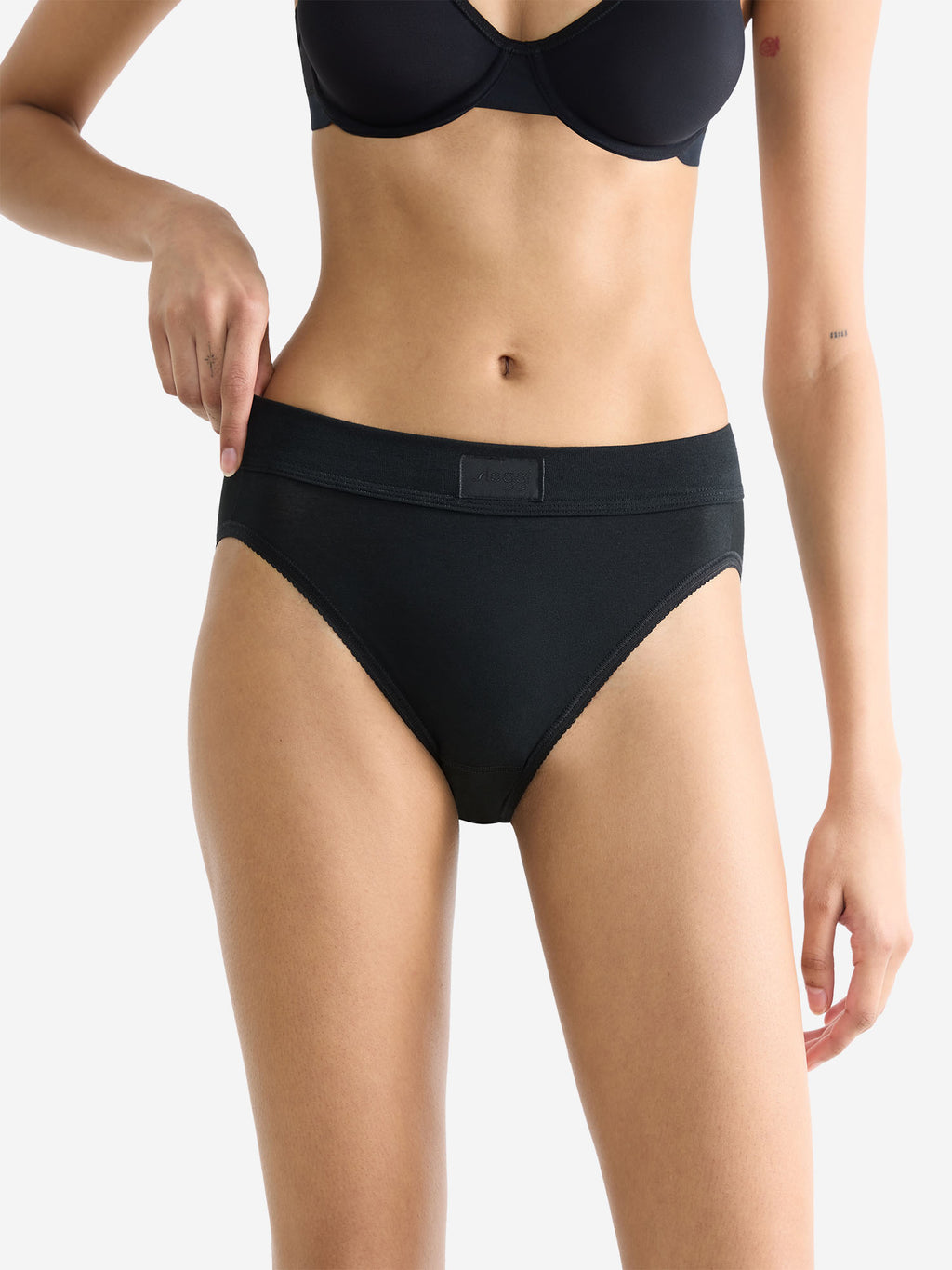 BLACK / 36