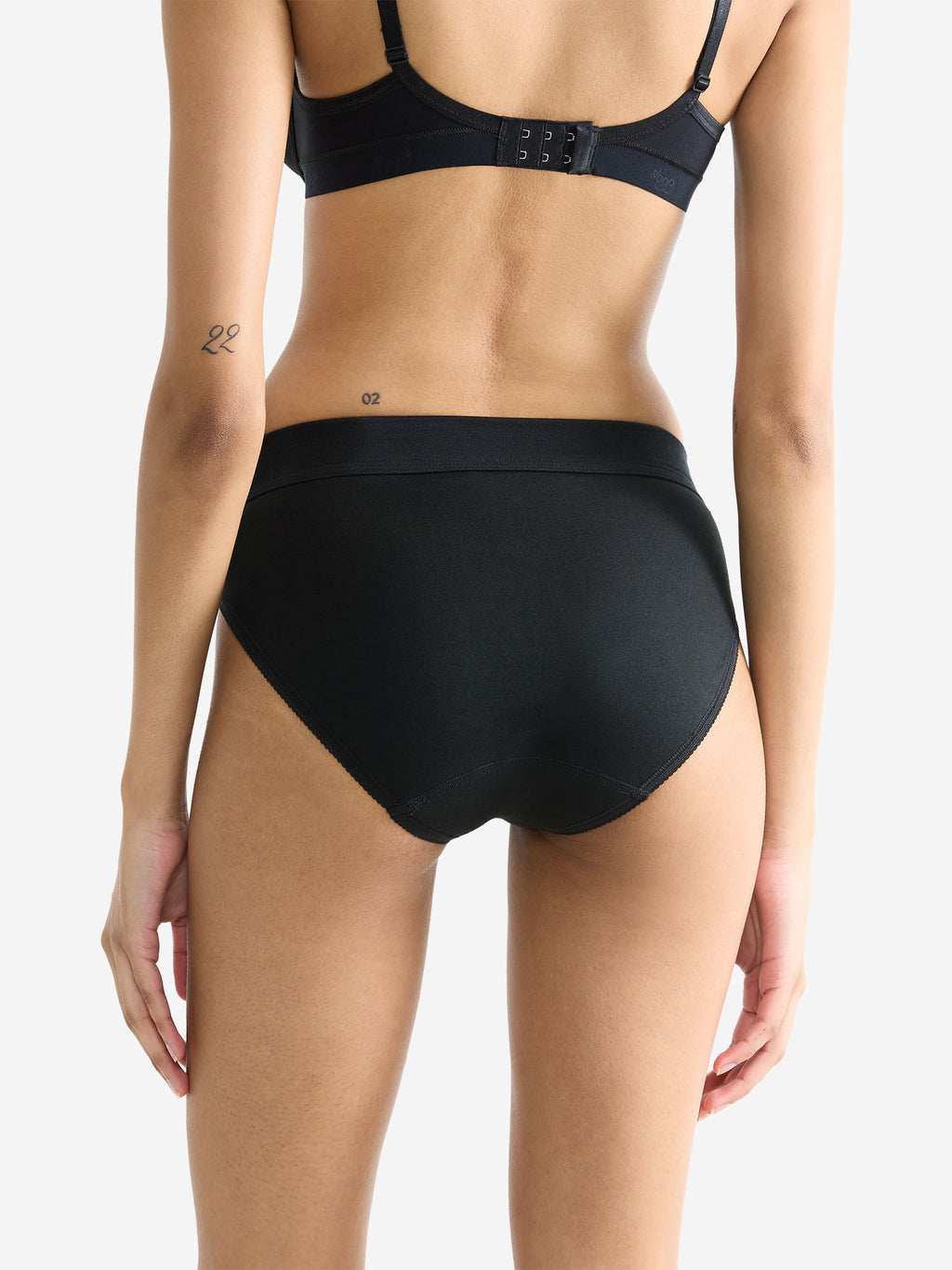 BLACK / 36