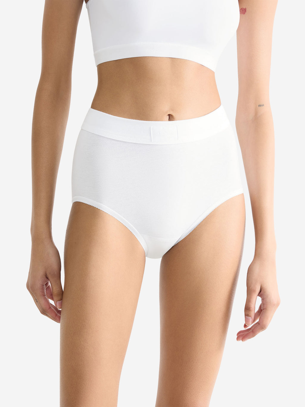 WHITE / 38
