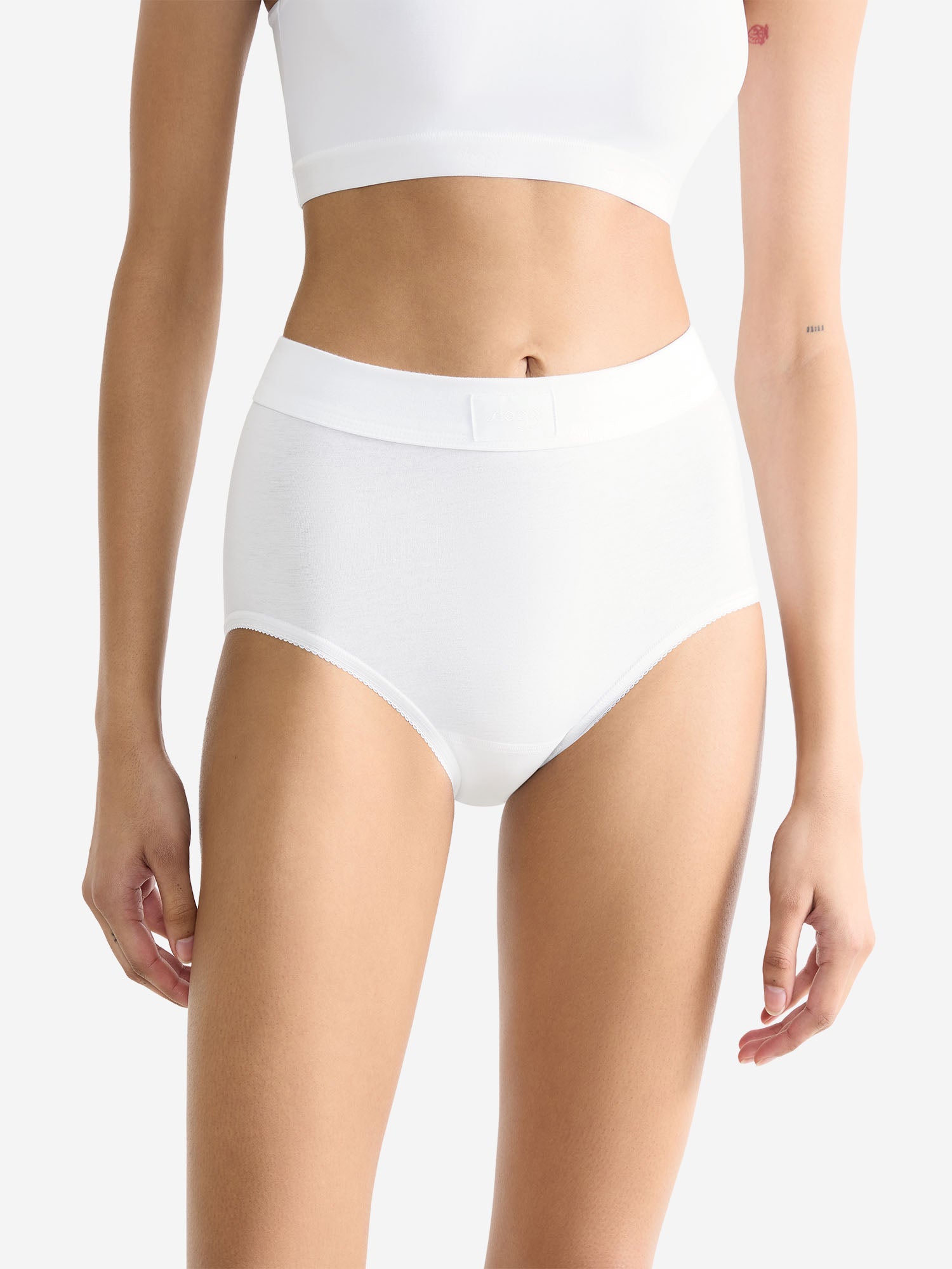 WHITE / 38