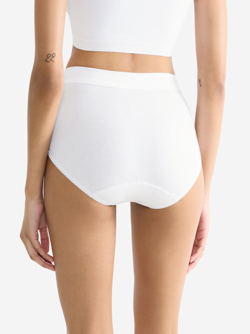 WHITE / 38