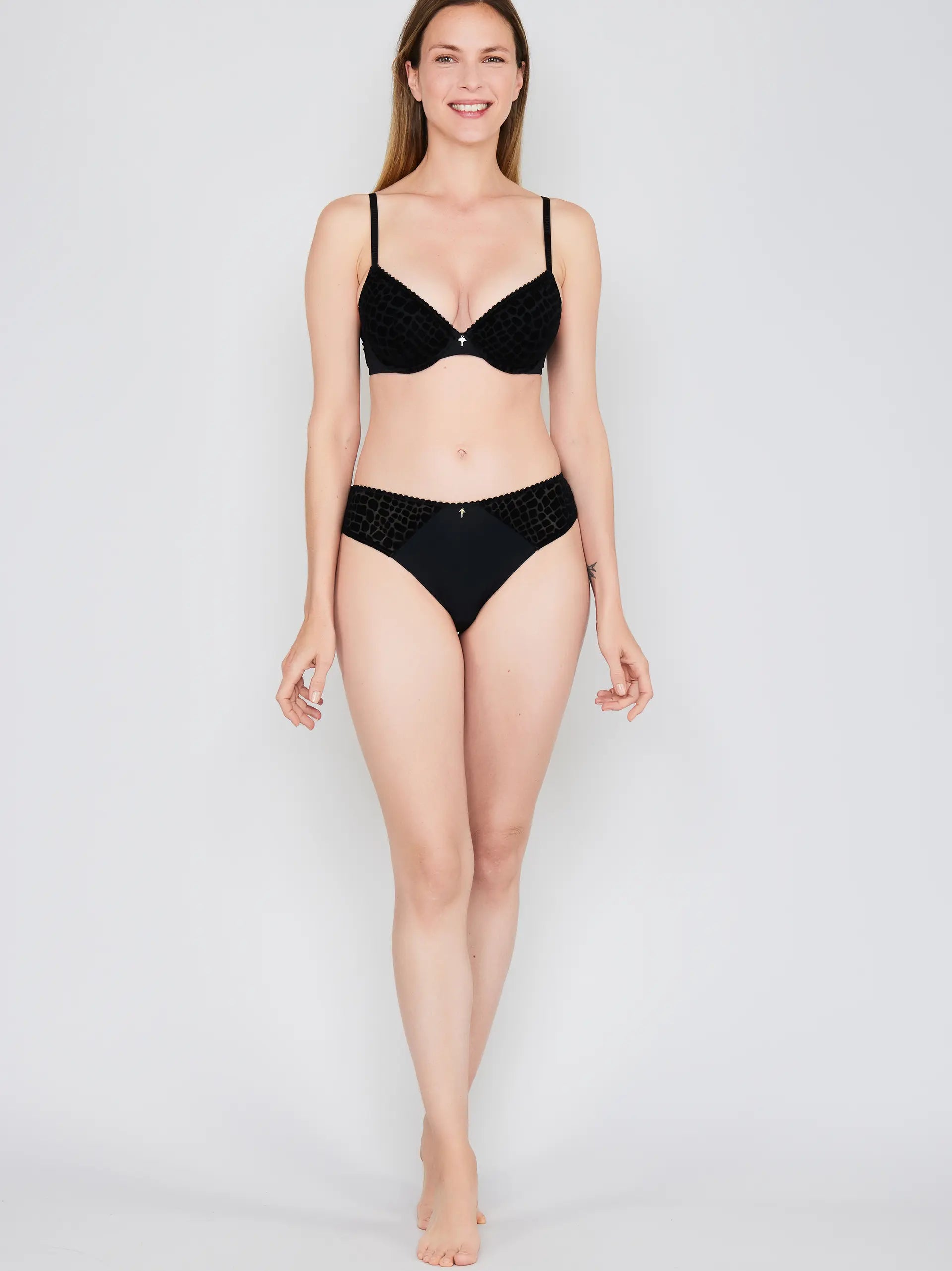 BLACK / 70A