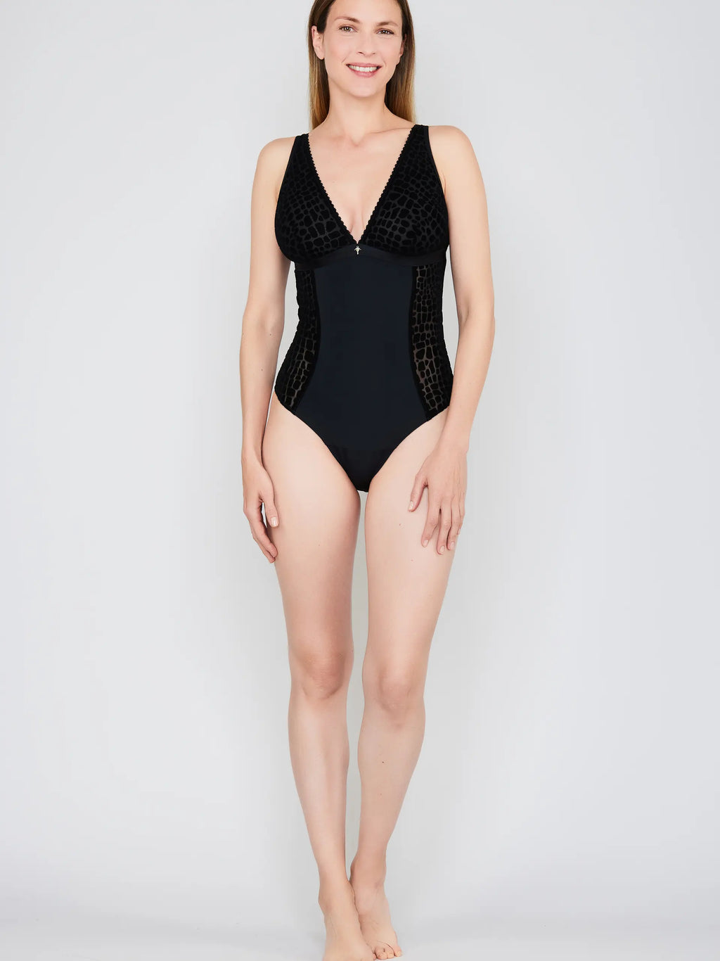 BLACK / 34