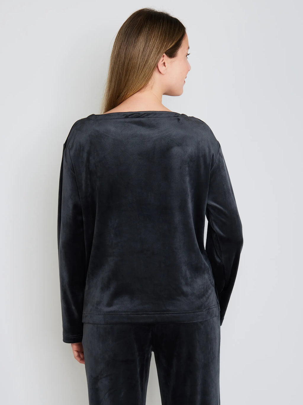 BLACK / 34