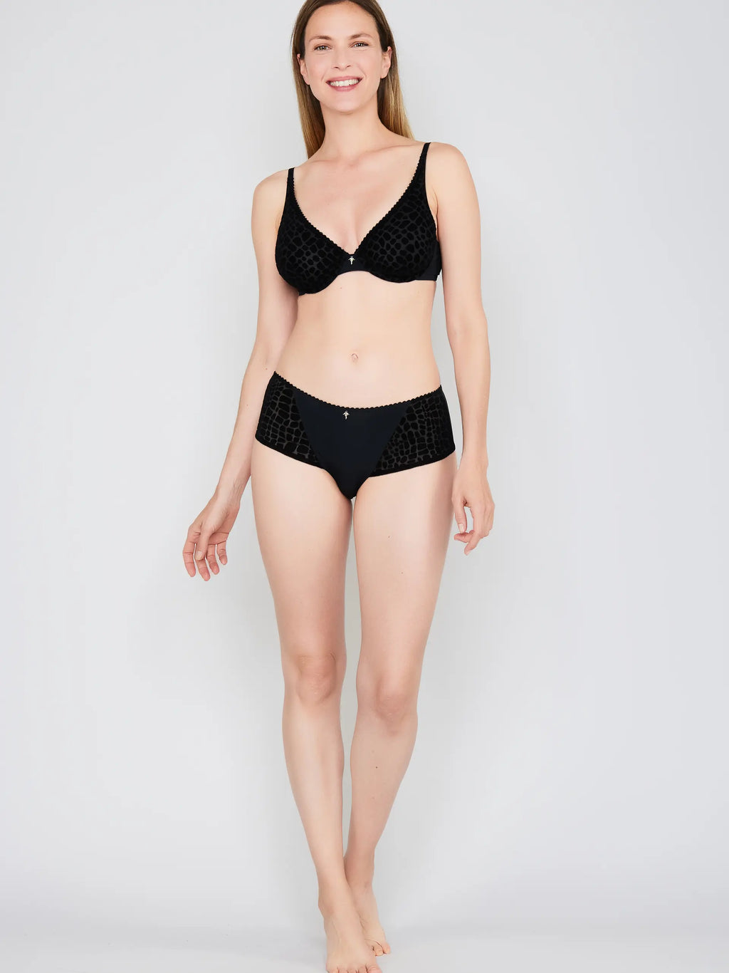 BLACK / 34