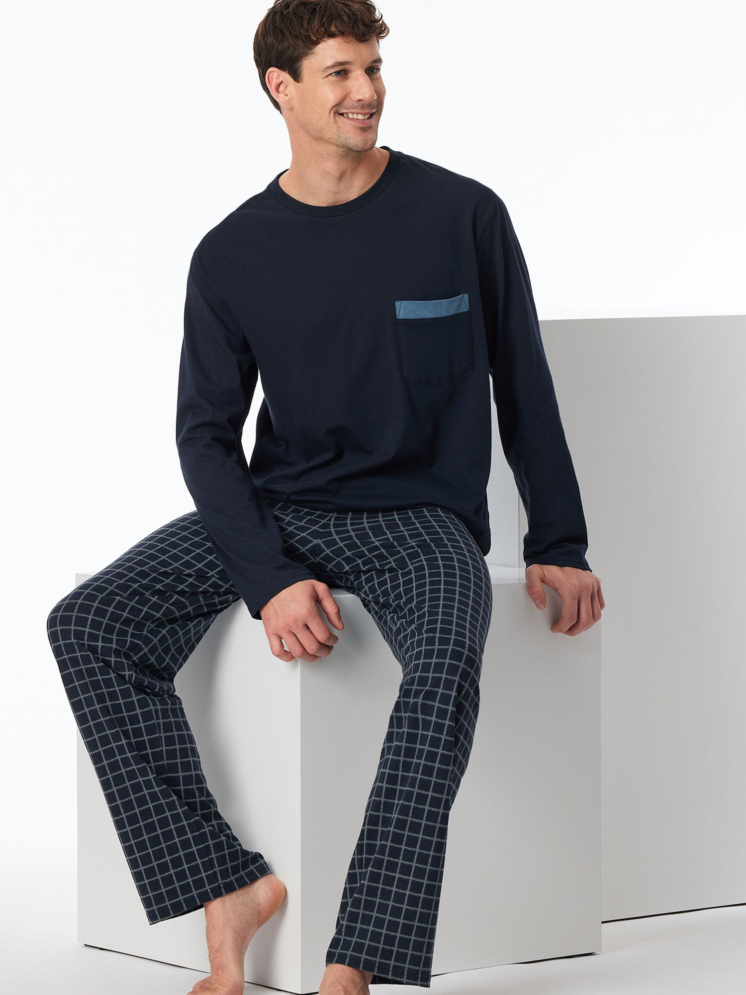 blau / 25