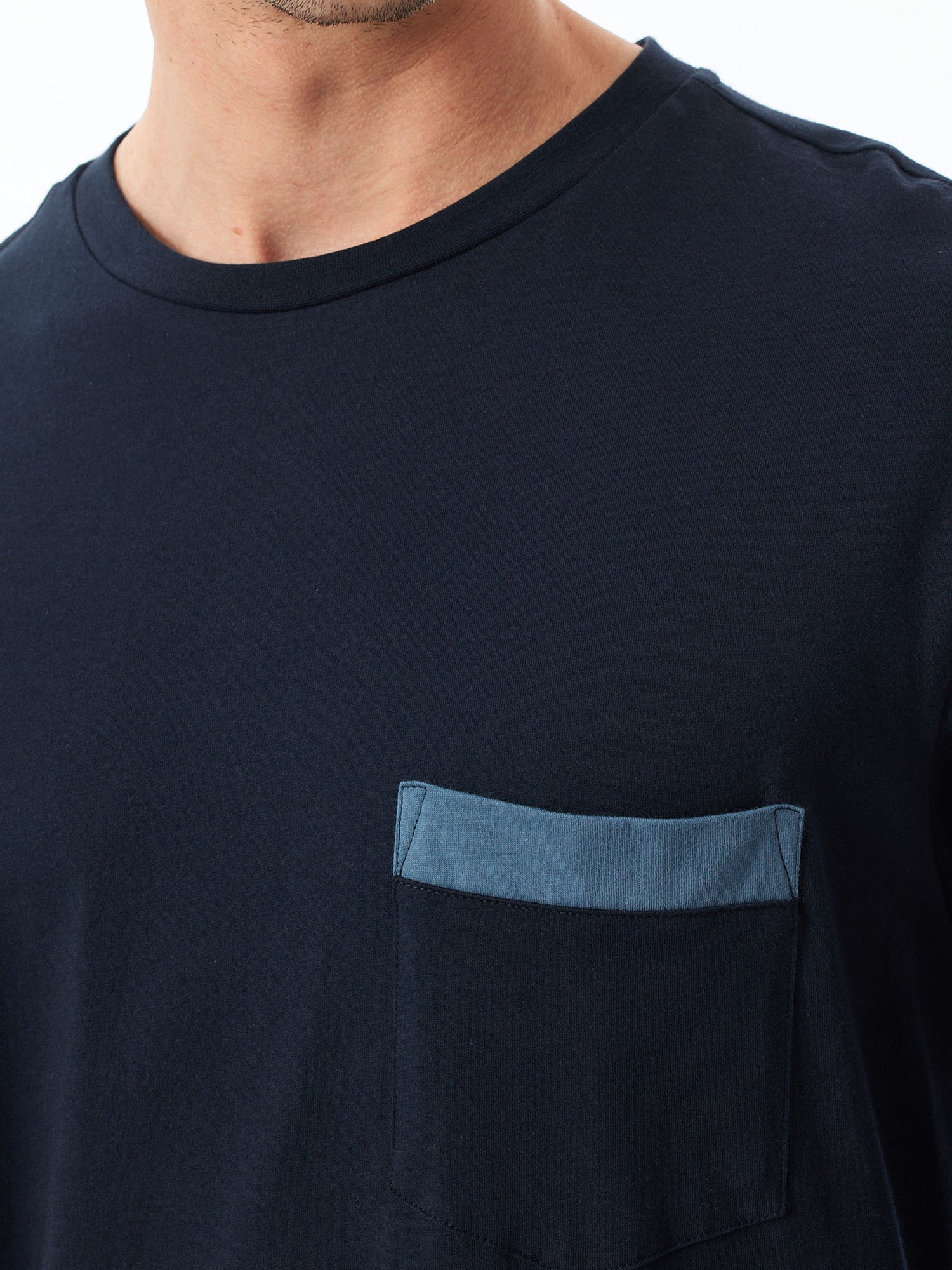 blau / 25