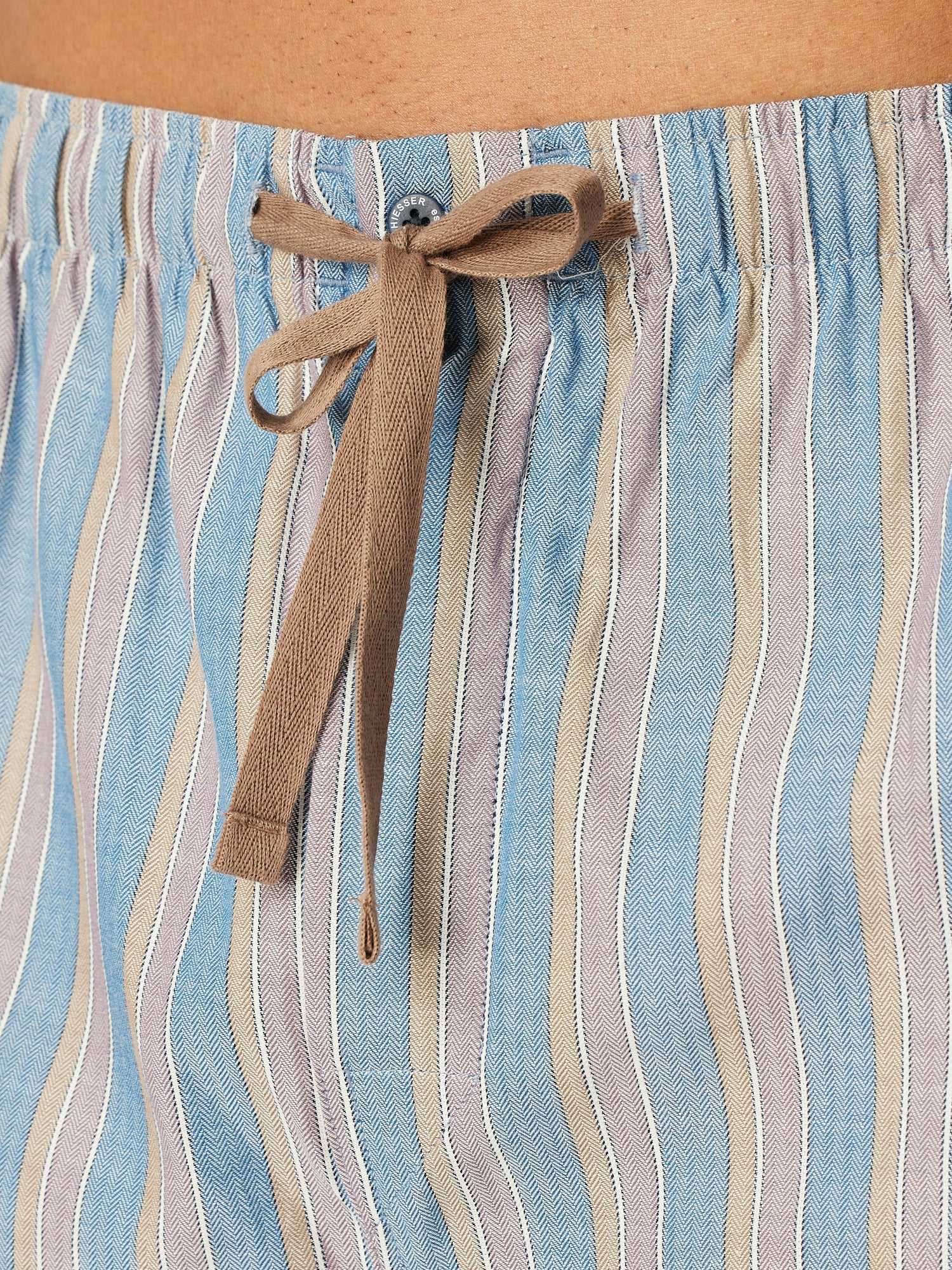 blau / 48