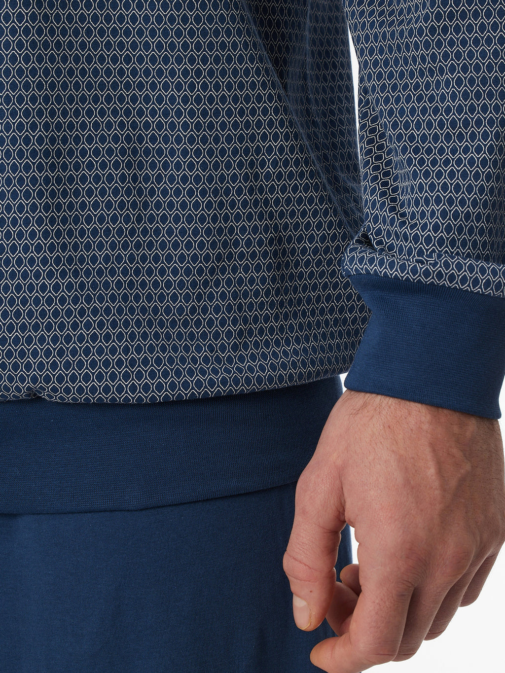 blau / 25