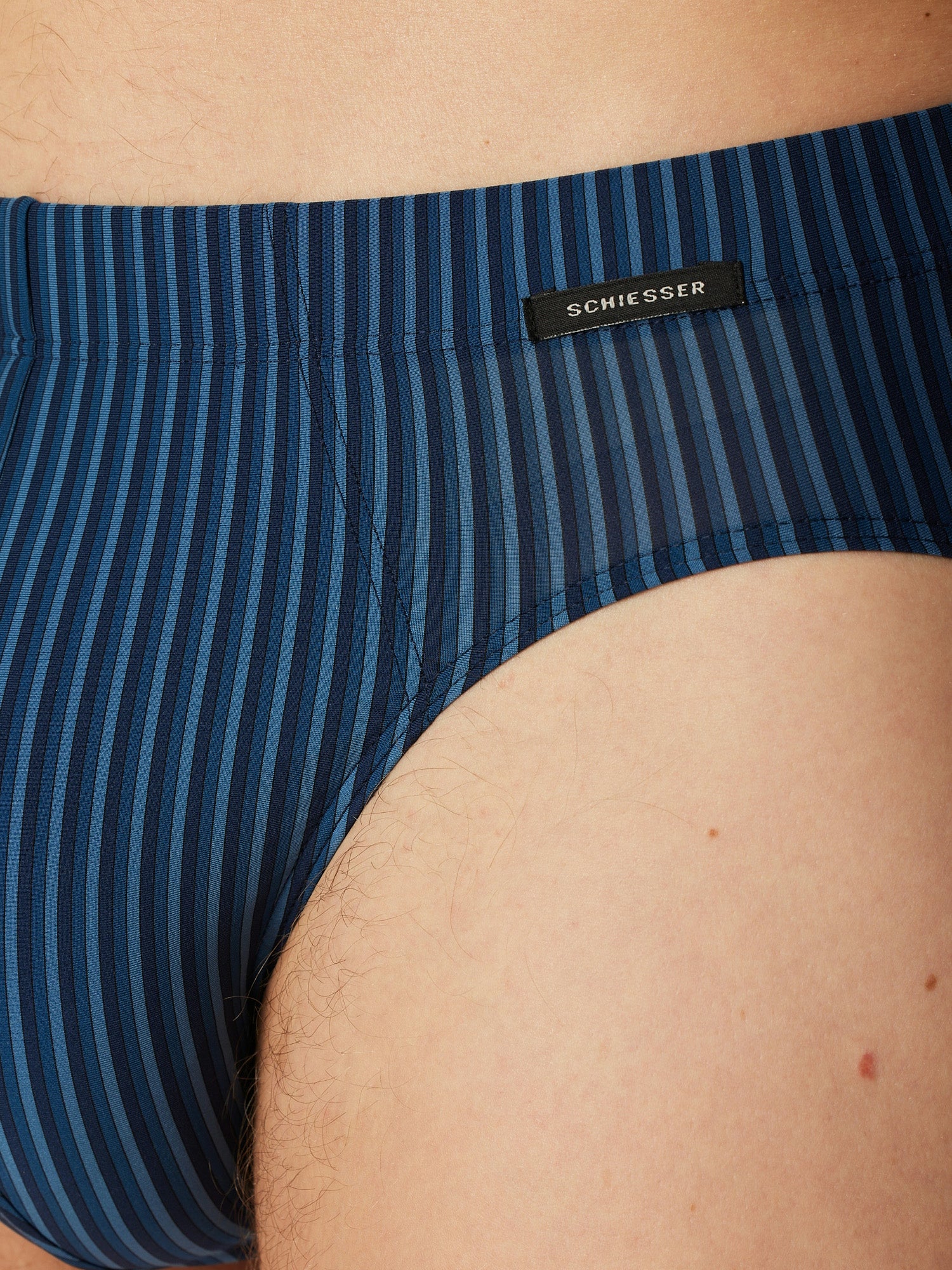 blau / 4