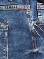 blau / 23